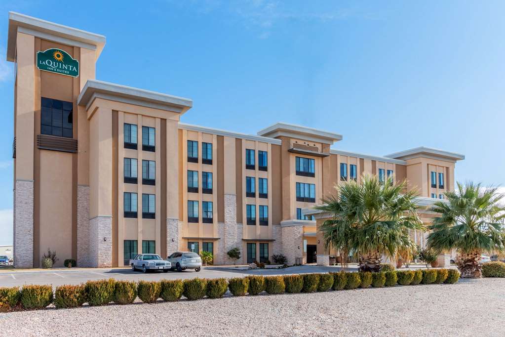 La Quinta Inn & Suites by Wyndham Carlsbad - photo 4