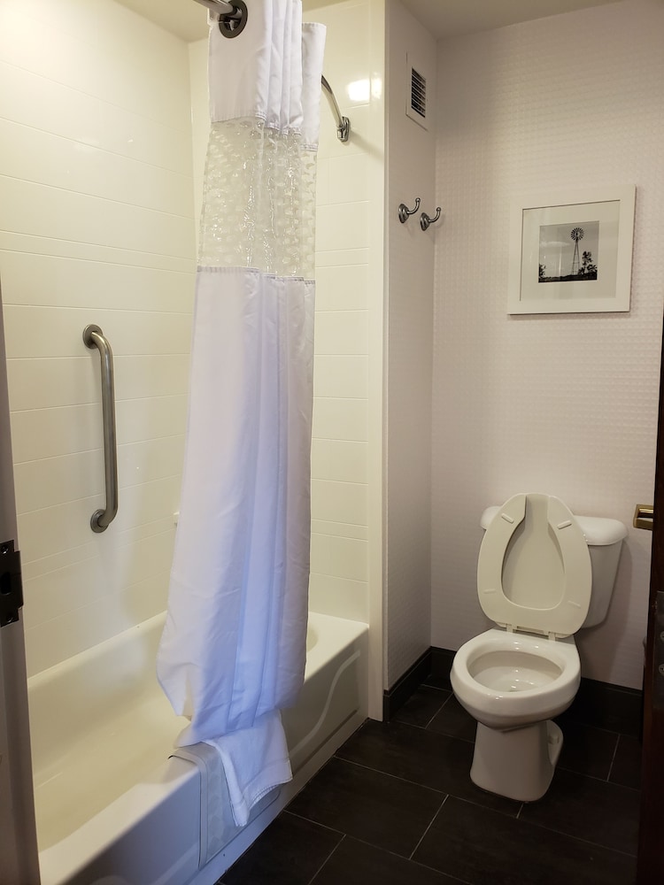 Hampton Inn & Suites Newtown - photo 104