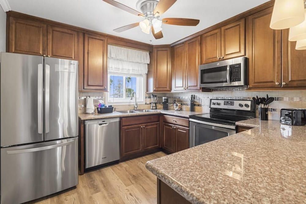 3BR 1 Story Home w Hot tub Grill Sleeps 6