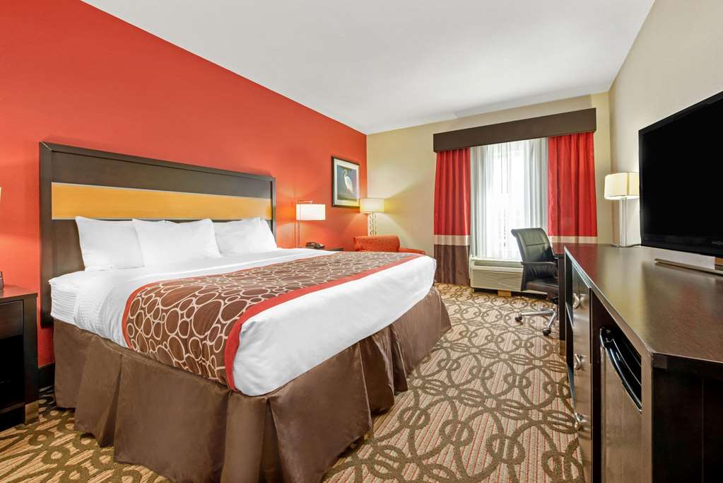 La Quinta Inn & Suites by Wyndham Leesville Ft. Polk - photo 11