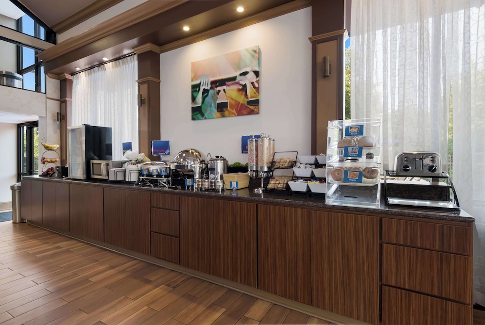 Best Western Hampton Coliseum Inn - photo 23