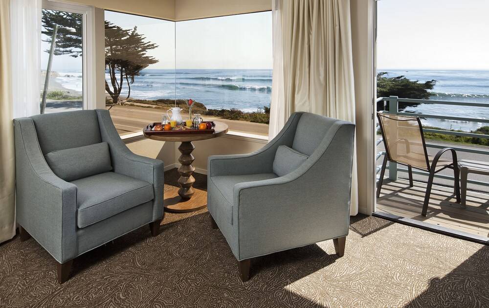 Cambria Landing Inn & Suites - photo 56