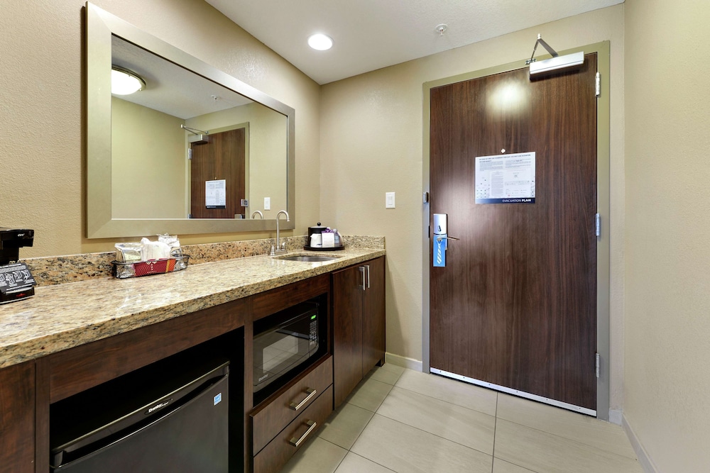 Hampton Inn & Suites Gulfport I 10 - photo 32