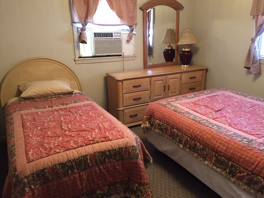 Phillips Historic Motel & Cottages - photo 21