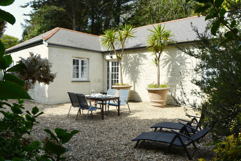 St Corantyn Cottage — 5-Star Luxury Hotel in Helston, United Kingdom