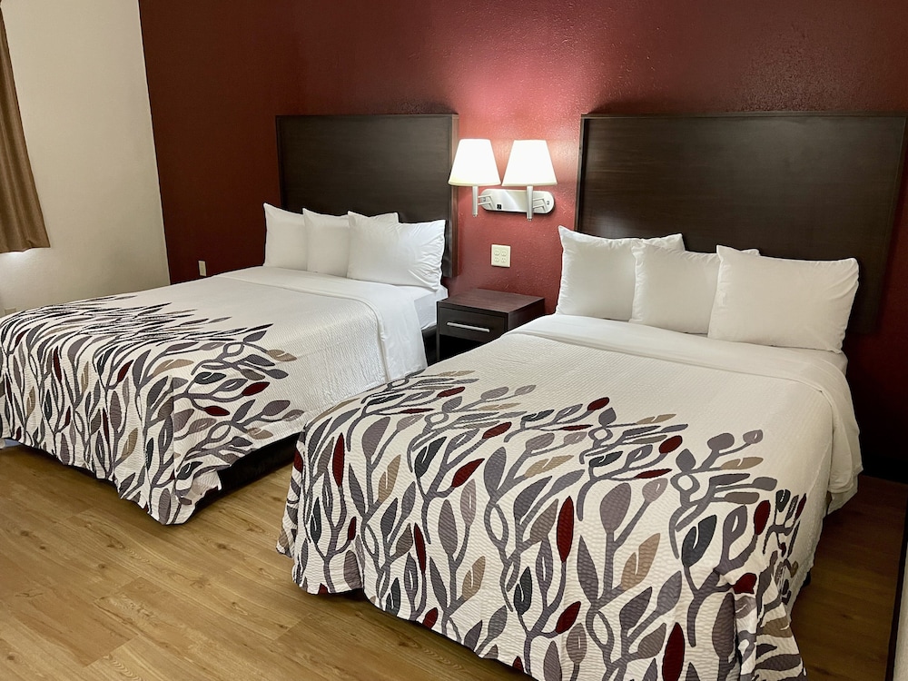 Red Roof Inn Sandusky Milan - photo 7
