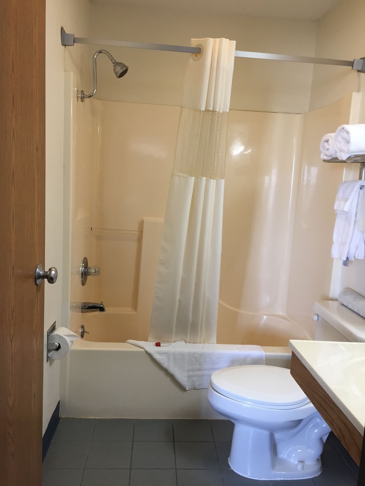 Super 8 by Wyndham Cuba - photo 26