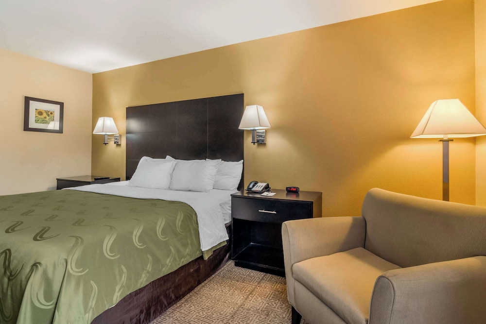 Quality Inn & Suites Lenexa Kansas City - photo 10