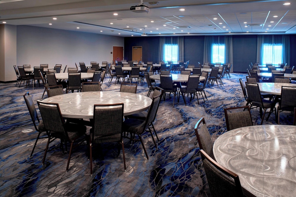 Fairfield Inn & Suites by Marriott Columbus IN - photo 22