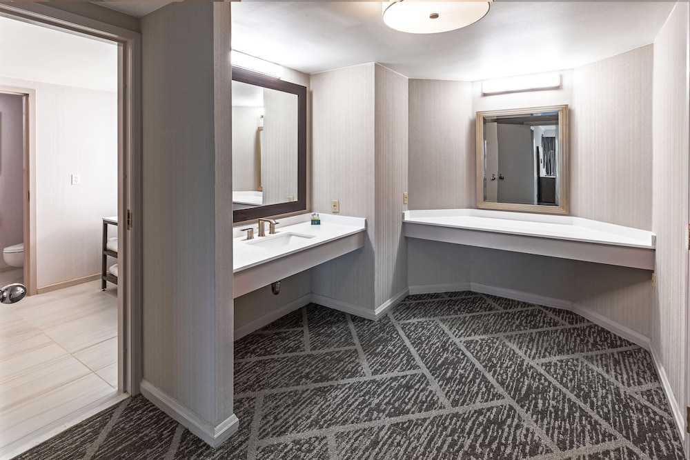 DoubleTree by Hilton Tulsa Warren Place - photo 46