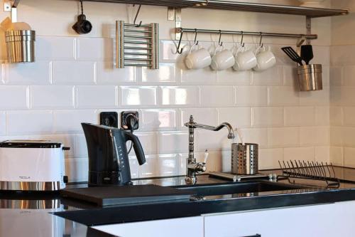 Chic Abanotubani Apt By Wehost