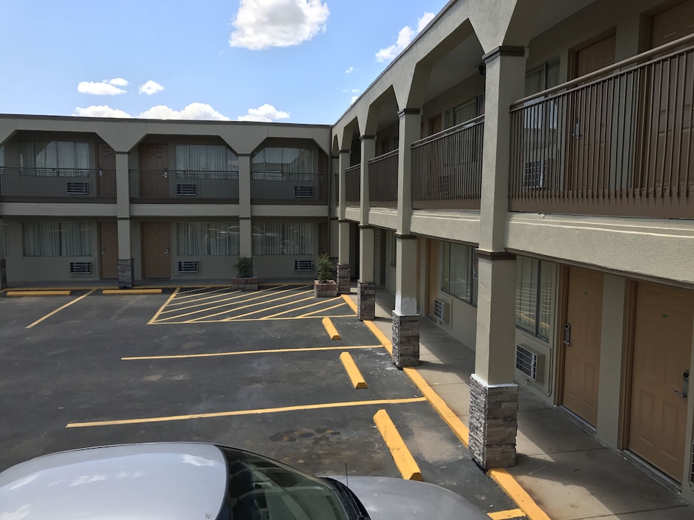 Hutchinson Inn - photo 45