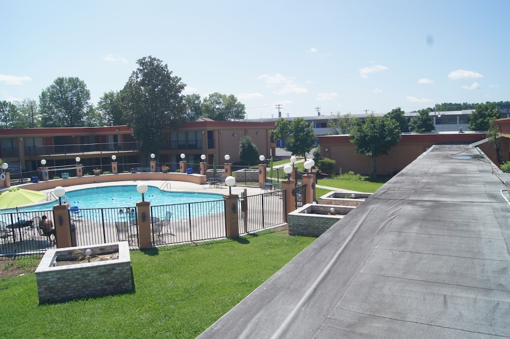 Days Inn by Wyndham Durham Near Duke University - photo 39