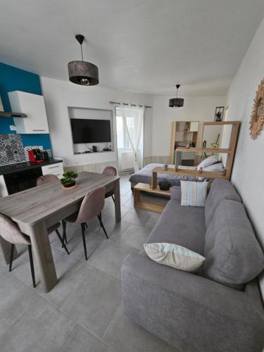 Sarl la Famille 2 in Angouleme, France