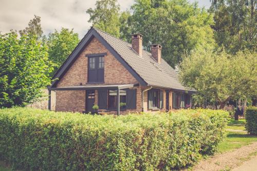 Landhuisjes Bij De Wouterbron — 4-Star Luxury Hotel in Opglabbeek, Belgium