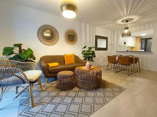 Alejandria Suites Aguadulce Sur 2hab Terraza Wifi Piscina Y Garaje in Aguadulce, Spain