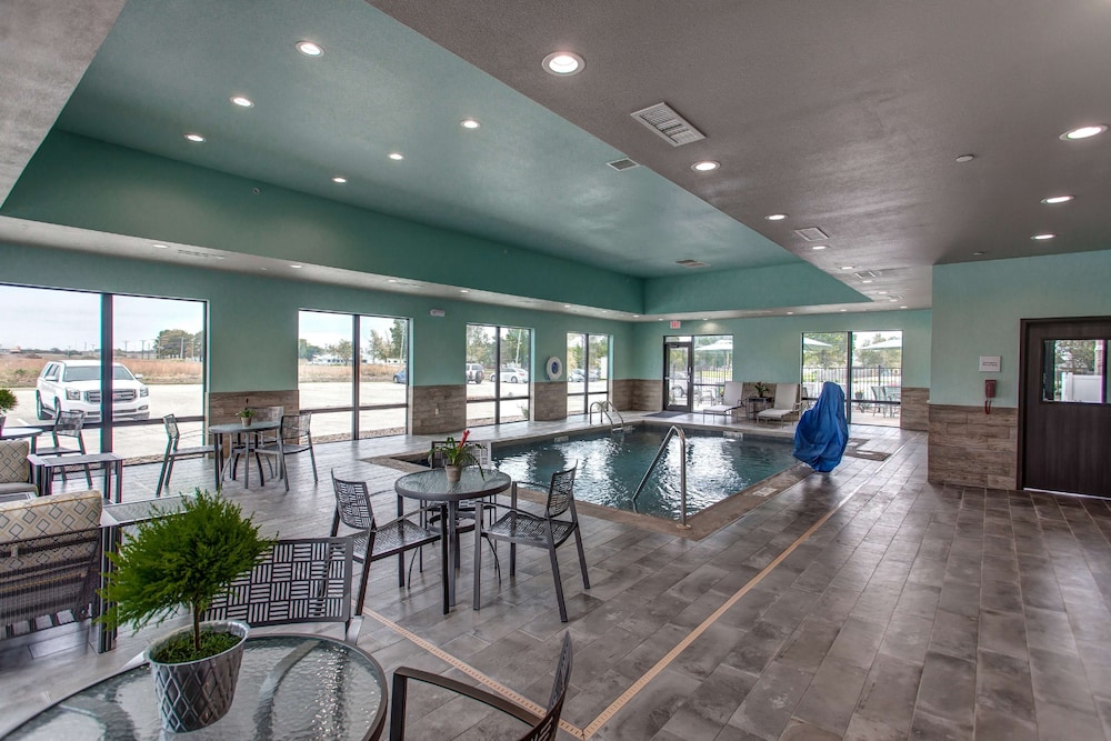 Hampton Inn & Suites Wichita Airport - photo 15