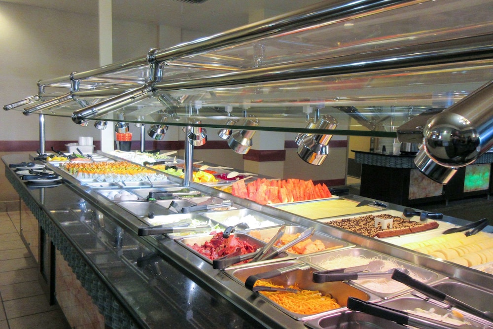 Clarion Hotel & Suites Williston - photo 22