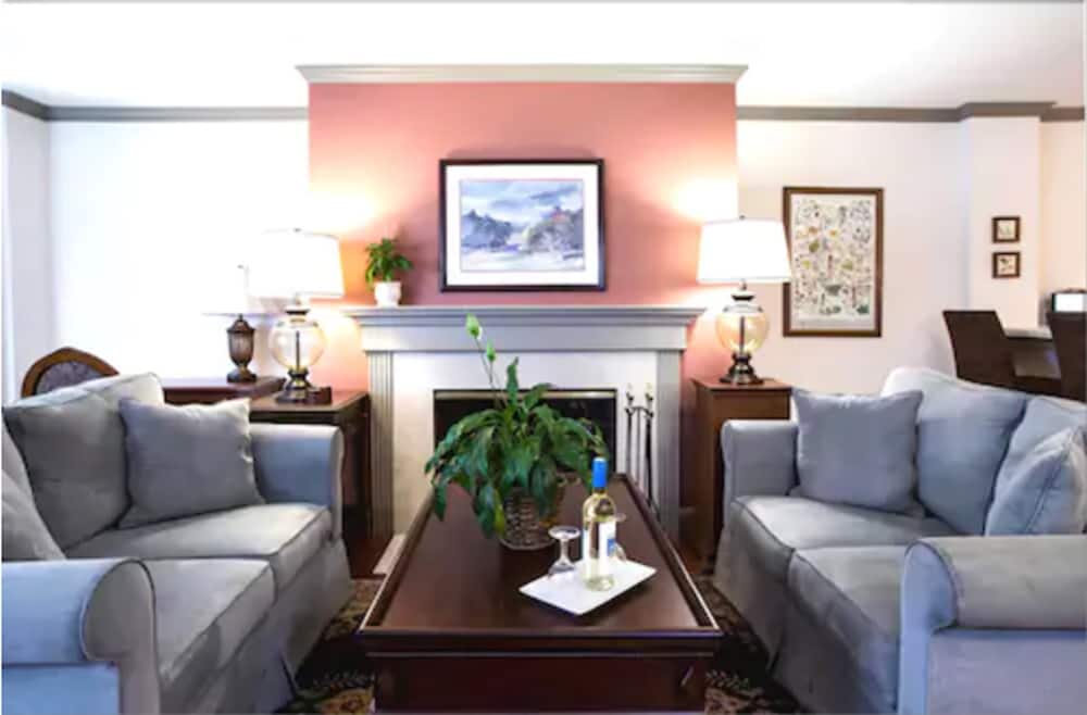 Cow Hollow Inn & Suites - photo 33