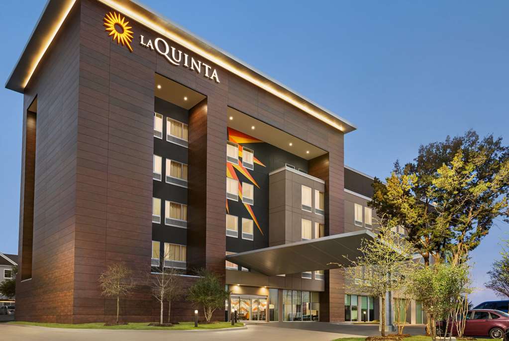 La Quinta Inn & Suites by Wyndham Austin South - photo 3