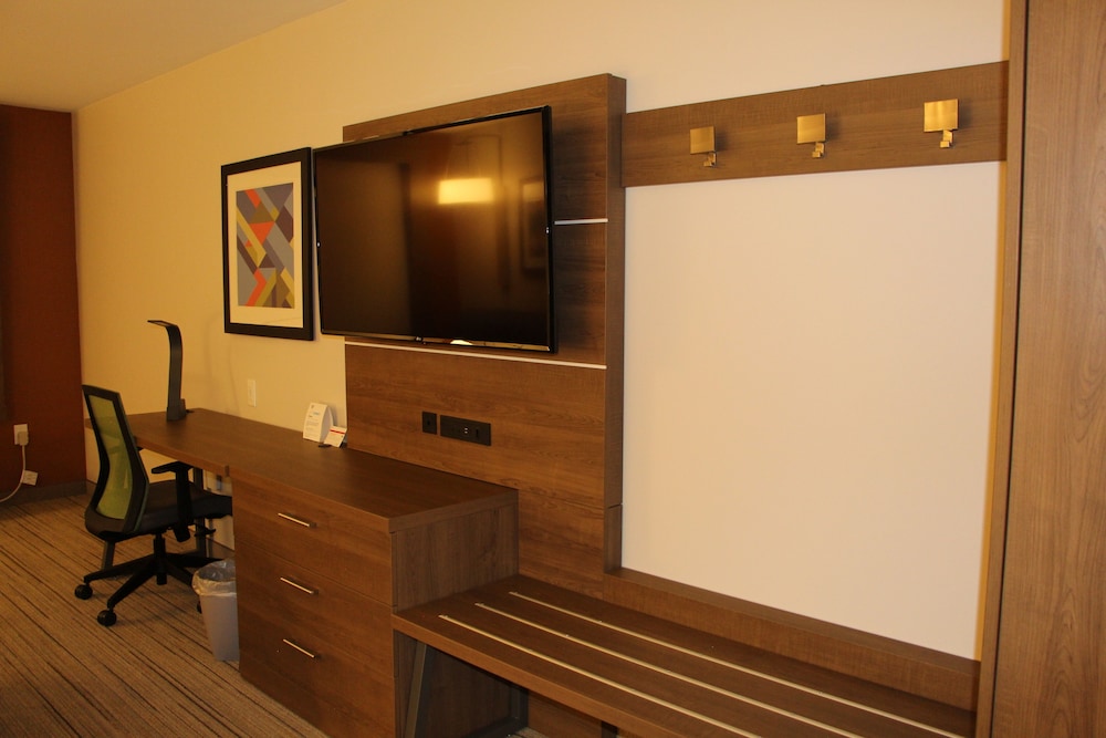 Holiday Inn Express & Suites Phoenix Airport North by IHG - photo 74