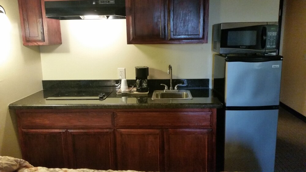 Blue Bay Inn & Suites - photo 31