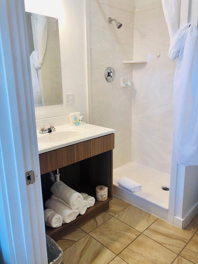 Blue Sage Inn & Suites - photo 37
