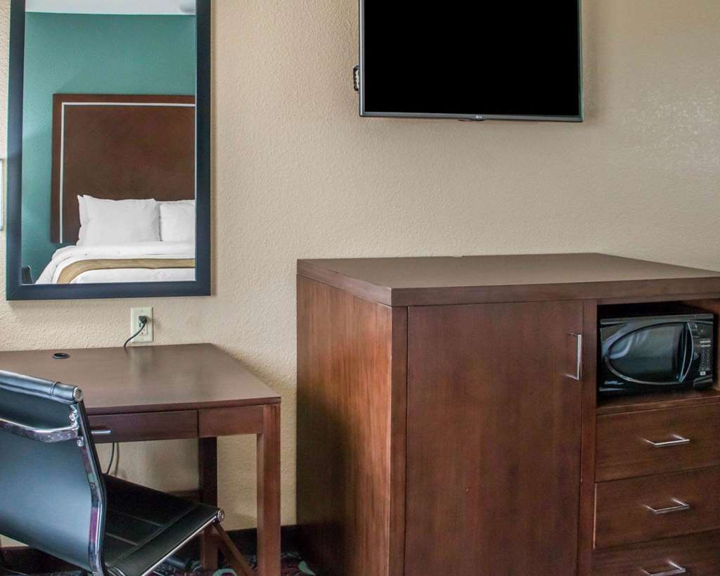 Comfort Inn & Suites San Marcos near Outlet Mall - photo 11