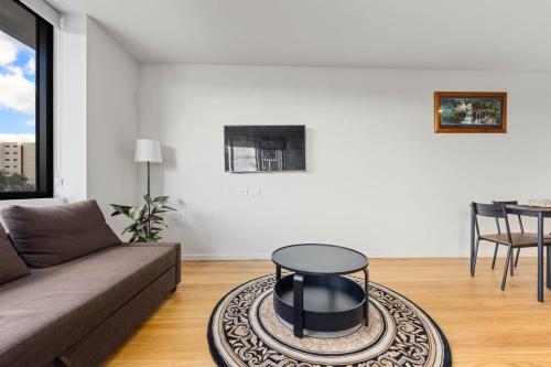 Spacious & Open 2 bd 2bth Unit in Canberra City — 4-Star Luxury Hotel in Canberra, Australia