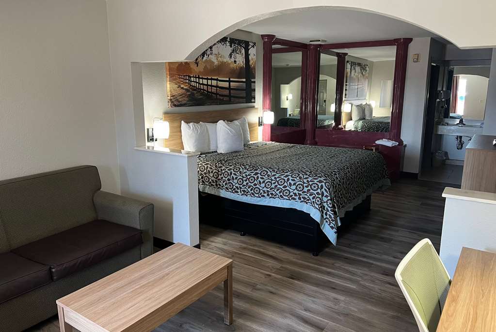 Days Inn & Suites by Wyndham Opelousas - photo 8