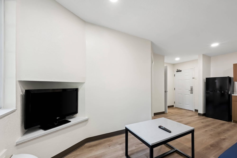MainStay Suites Raleigh North - photo 56