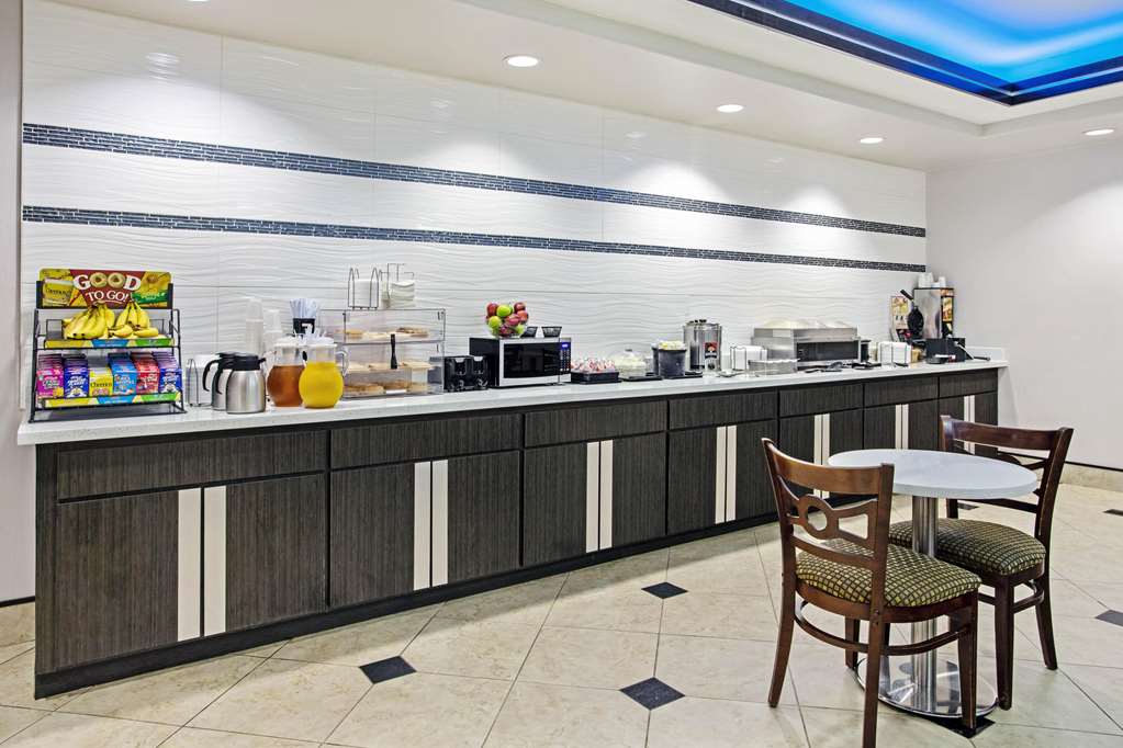 La Quinta Inn & Suites by Wyndham Fairfield TX - photo 51