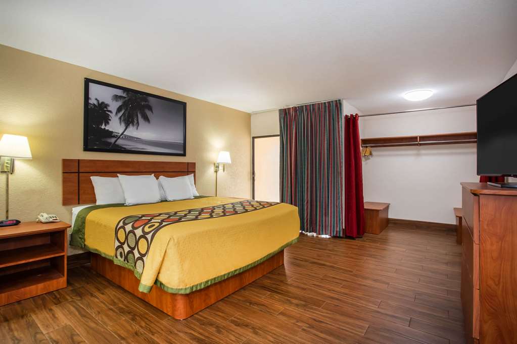 Super 8 by Wyndham North Palm Beach - photo 28