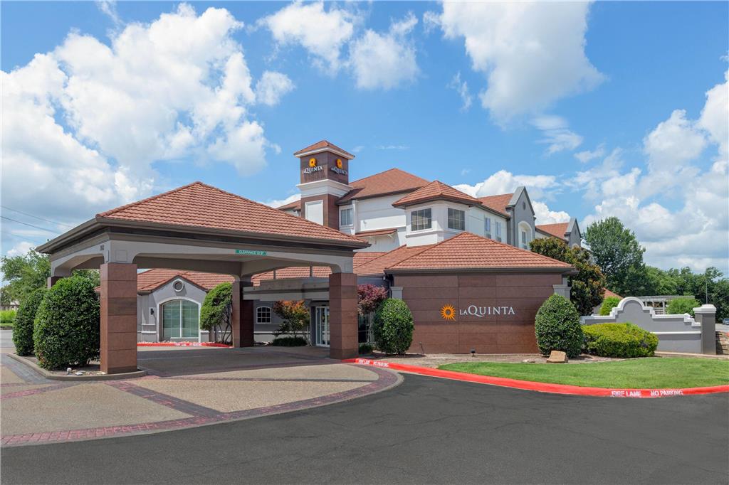 La Quinta Inn & Suites by Wyndham Sherman - photo 4
