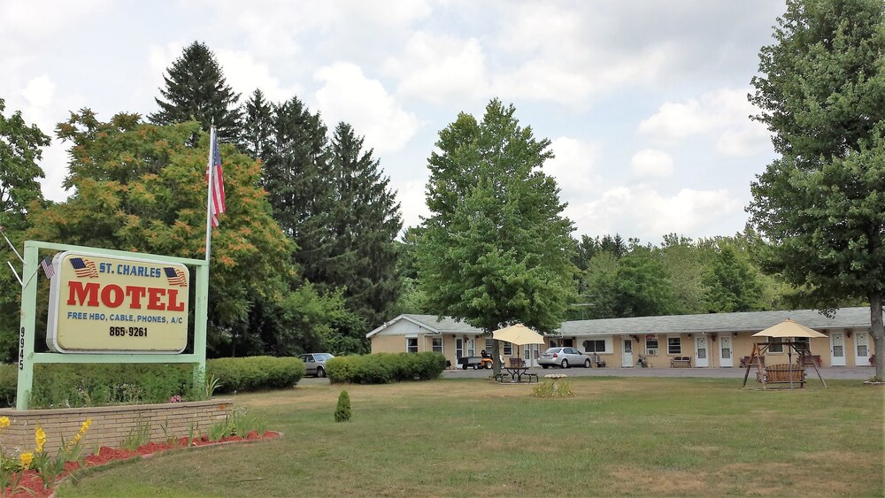 St Charles Motel - photo 17