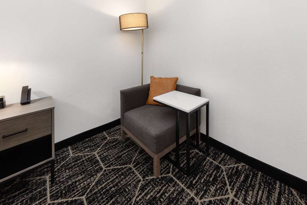 La Quinta Inn & Suites by Wyndham Austin Parmer Tech Ridge - photo 18