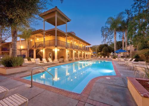 Wyndham Dolphin’s Cove 1BR Suite with Resort Access in Anaheim, United States