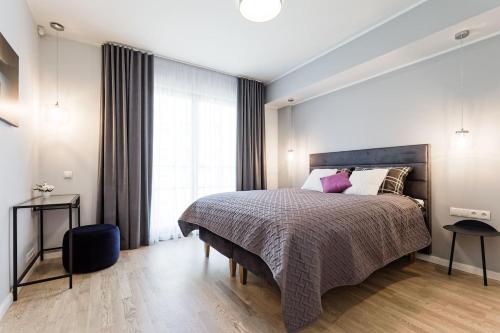 Central apartments Quiet with Free Parking and AC.