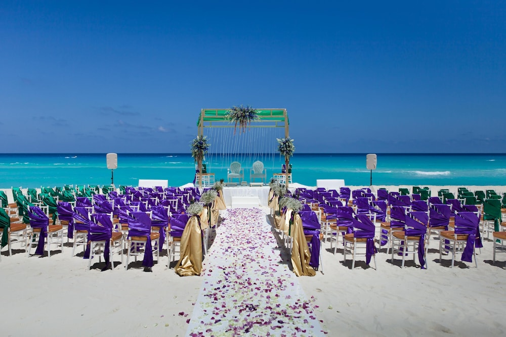 The Grand Oasis Cancun All Inclusive