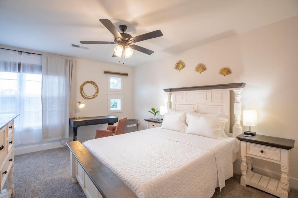 Cozy Townhouse Close to Downtown — 4-Star Luxury Hotel in Clarksville, United States