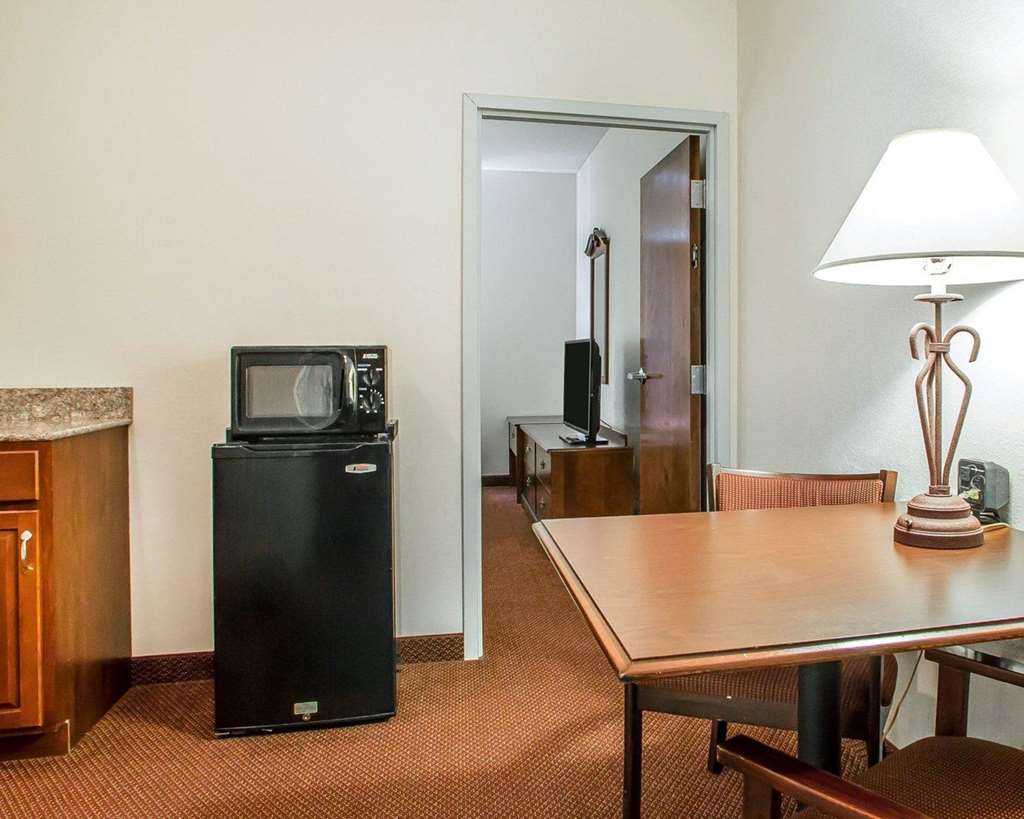 Comfort Suites Jefferson City - photo 26