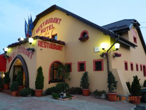 Complex Turistic Paralela'45 — hotel in Urlati