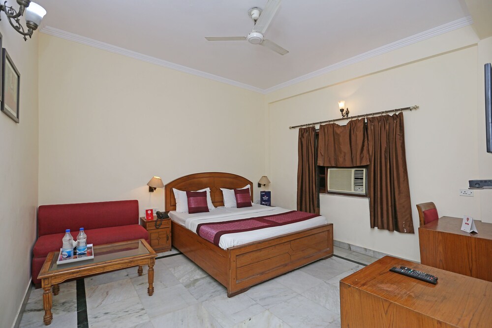 OYO 9585 Hotel Maharaja Palace — hotel in Faridabad