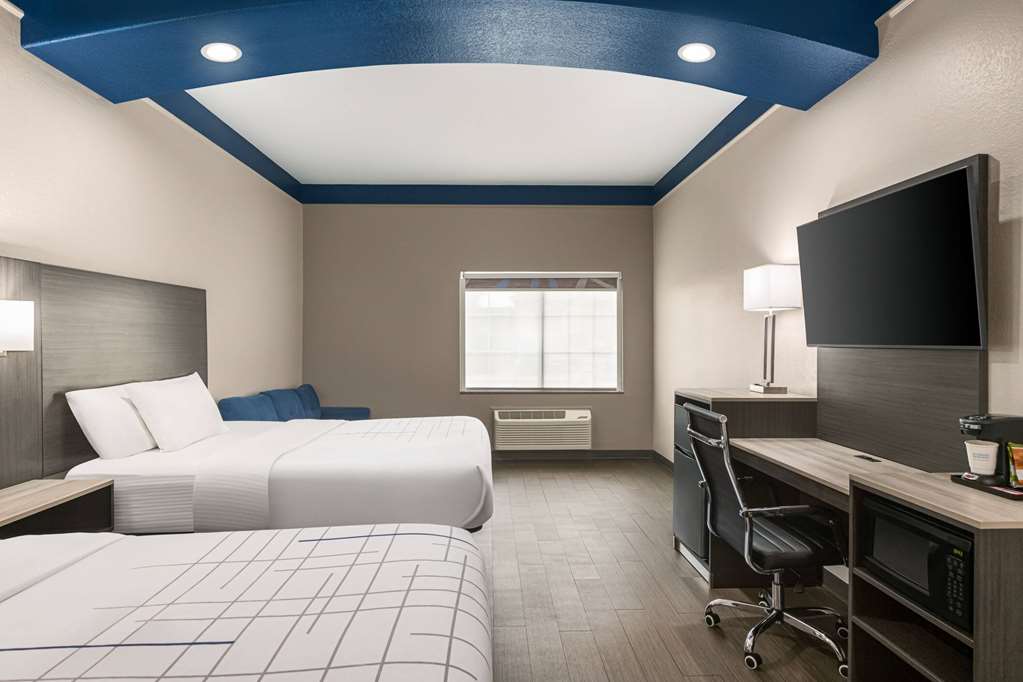 La Quinta Inn & Suites by Wyndham San Antonio N Stone Oak - photo 23