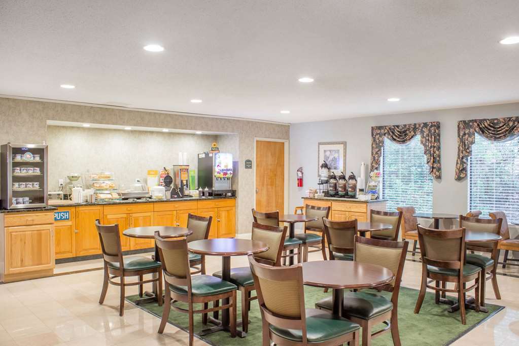 Econo Lodge Raleigh near Walnut Creek Amphitheatre - photo 63