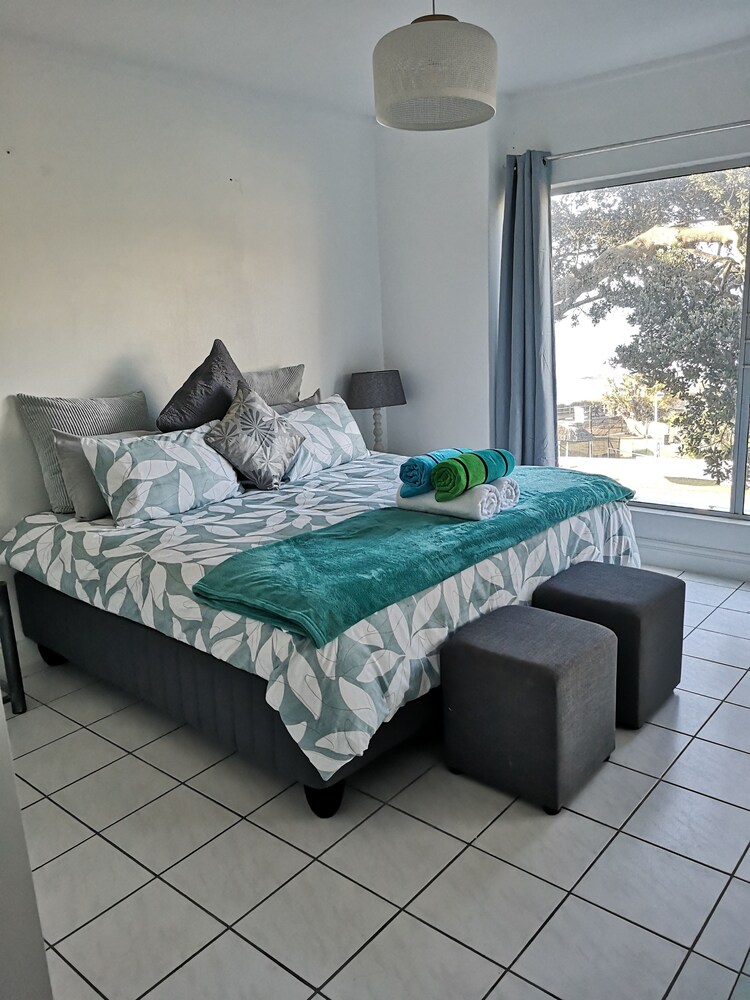 6 Tahiti eMdloti in Durban, South Africa