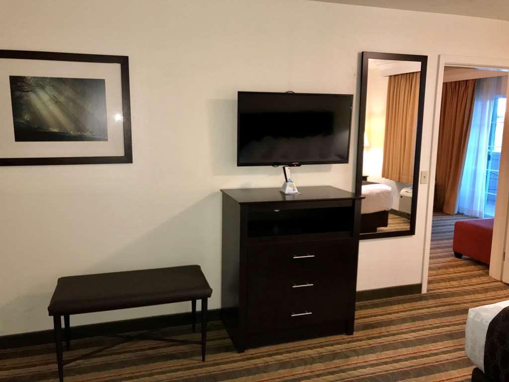 Best Western Visalia Hotel - photo 42