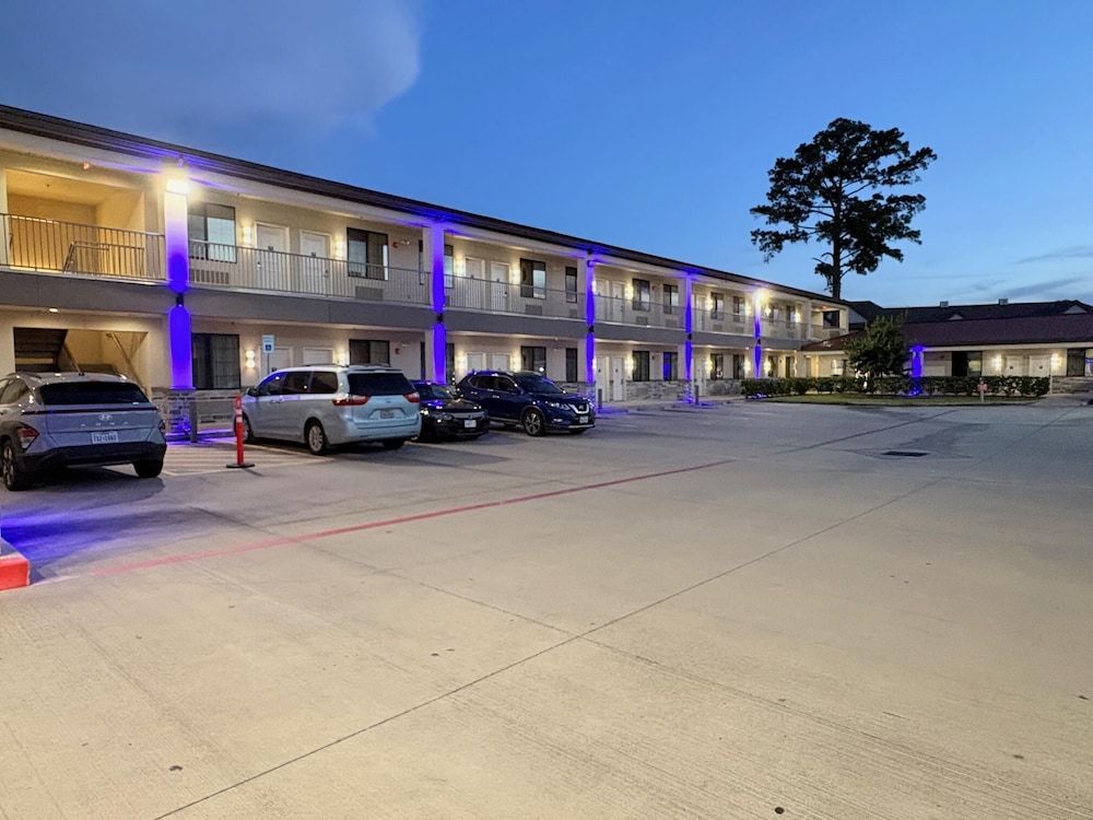 Americas Best Value Inn & Suites Houston Veterans Memorial - photo 12