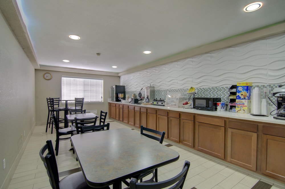 Westbridge Inn & Suites - photo 39