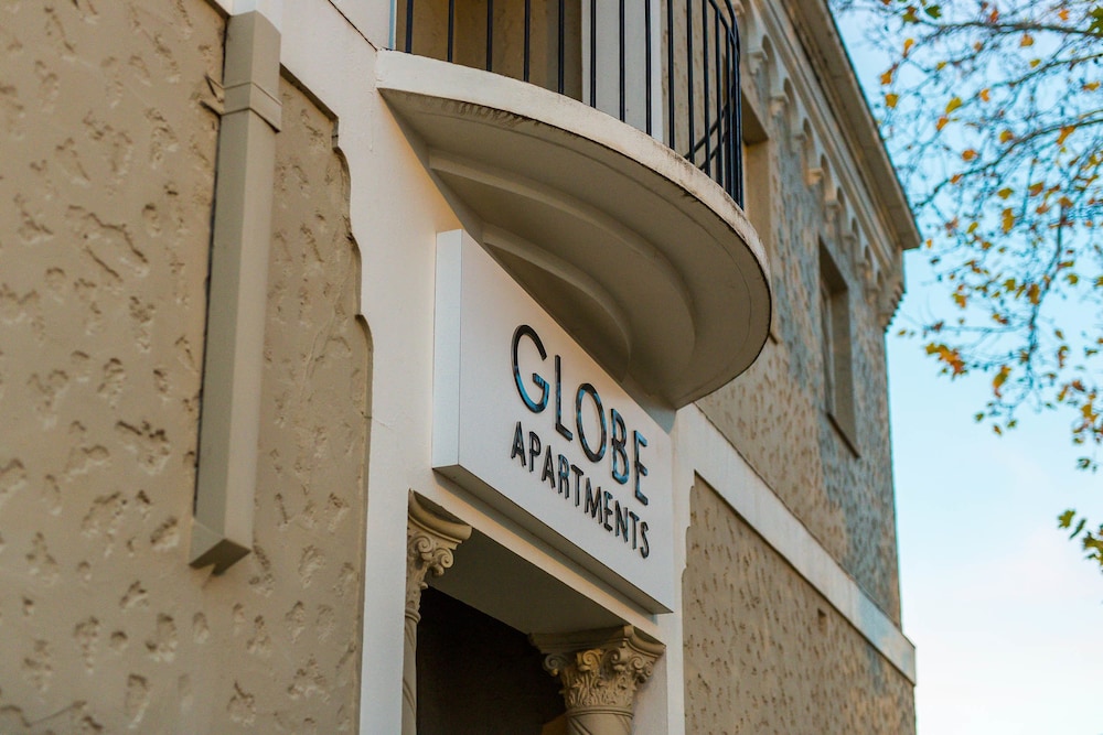 Globe Apartments — 4-Star Luxury Hotel in Wagga Wagga, Australia